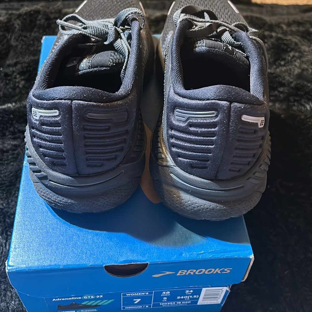 Brooks Adrenaline GTS 22 shoes - Picture 3 of 6
